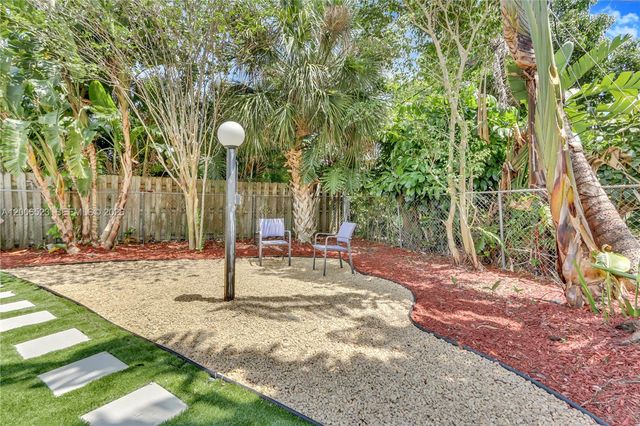 222 SE 11th Ct, Deerfield Beach, FL 33441