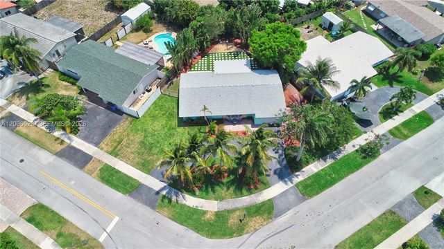 222 SE 11th Ct, Deerfield Beach, FL 33441
