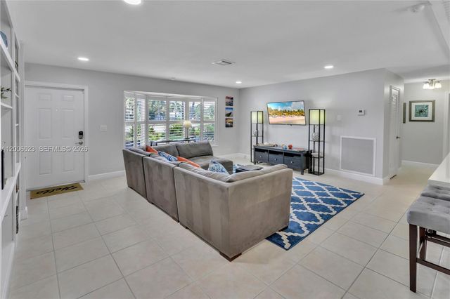 222 SE 11th Ct, Deerfield Beach, FL 33441