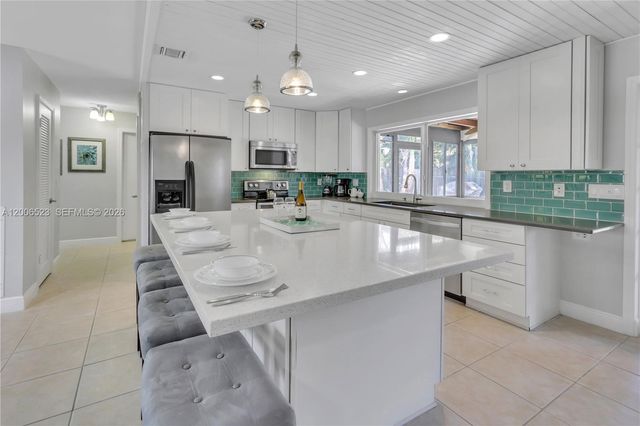 222 SE 11th Ct, Deerfield Beach, FL 33441