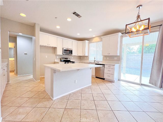 6968 Julian, Fontana, CA 92336