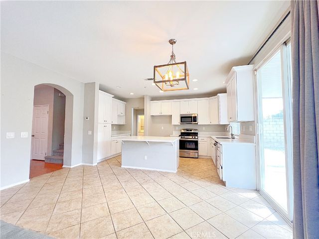 6968 Julian, Fontana, CA 92336