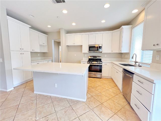 6968 Julian, Fontana, CA 92336