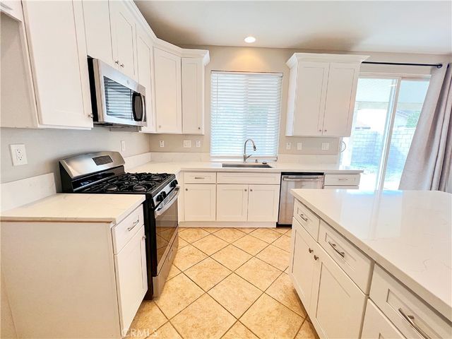 6968 Julian, Fontana, CA 92336