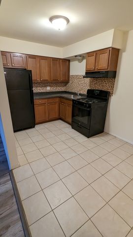 8500 S 85th Court 14, Hickory Hills, IL 60457