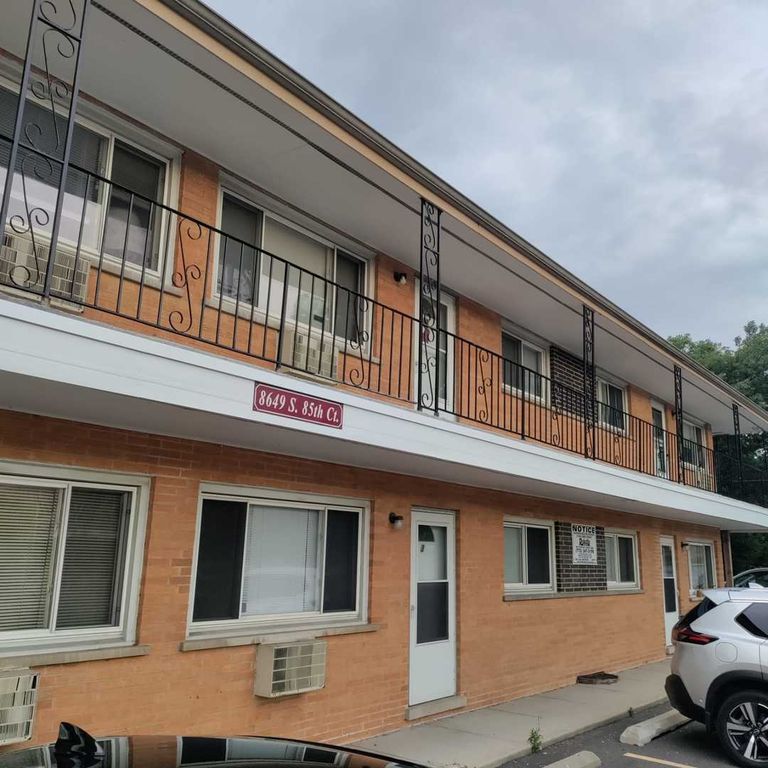 8500 S 85th Court 14, Hickory Hills, IL 60457