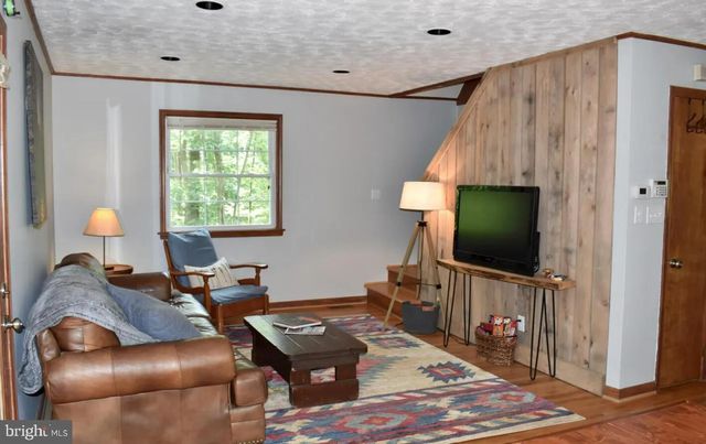 221 S HONEYSUCKLE LN, Madison, VA 22727