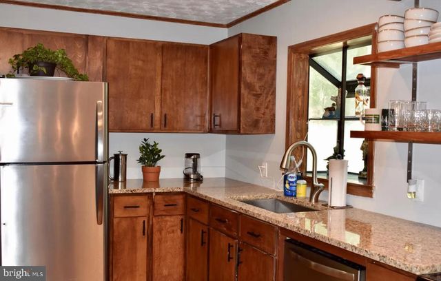 221 S HONEYSUCKLE LN, Madison, VA 22727