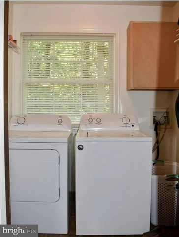 221 S HONEYSUCKLE LN, Madison, VA 22727