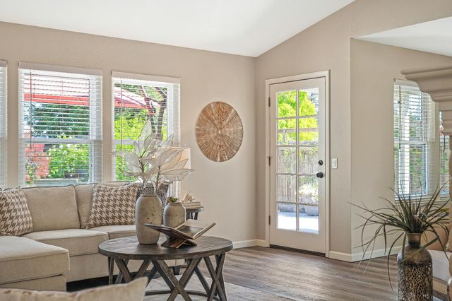 1436 Vista Creek Dr, Roseville, CA 95661