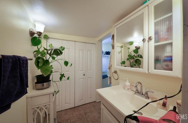 1017 Curtis Drive, Bakersfield, CA 93307