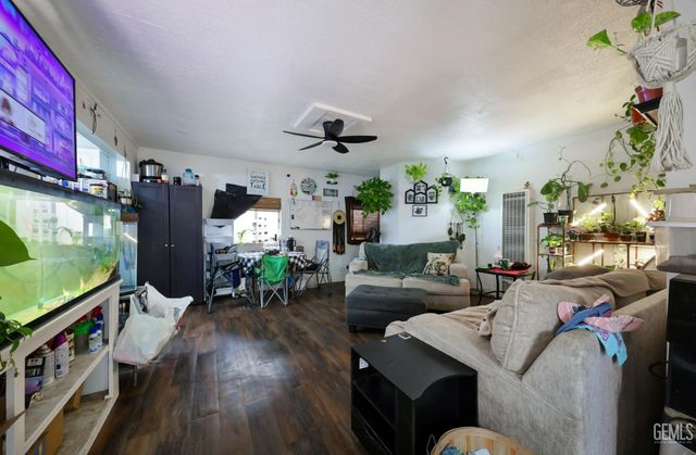 1017 Curtis Drive, Bakersfield, CA 93307