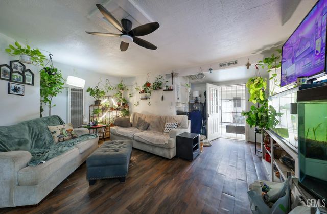 1017 Curtis Drive, Bakersfield, CA 93307