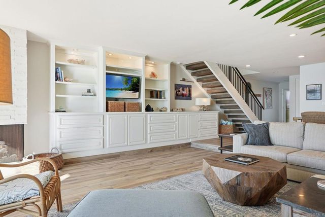 211 S Helix 53, Solana Beach, CA 92075