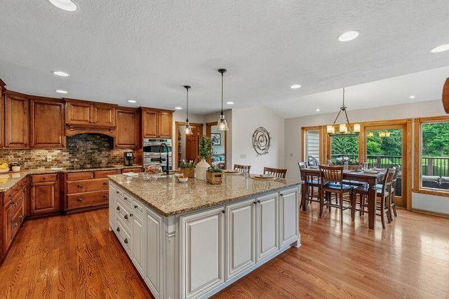 960 S Wayfare TRAIL, Summit, WI 53066
