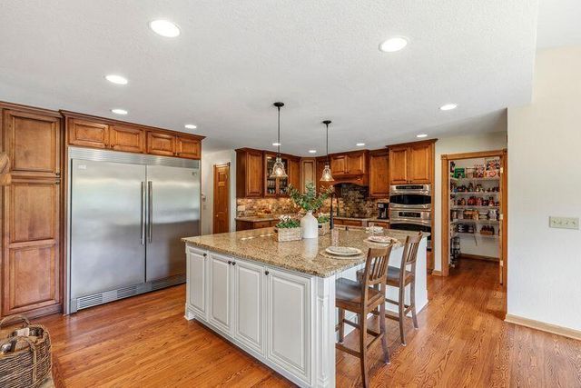 960 S Wayfare TRAIL, Summit, WI 53066