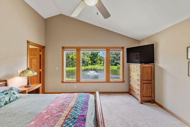960 S Wayfare TRAIL, Summit, WI 53066