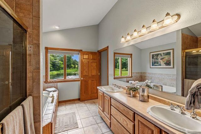 960 S Wayfare TRAIL, Summit, WI 53066