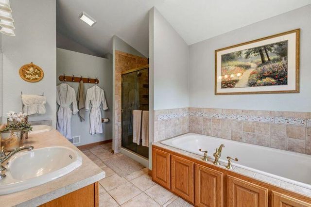 960 S Wayfare TRAIL, Summit, WI 53066