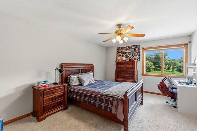 960 S Wayfare TRAIL, Summit, WI 53066