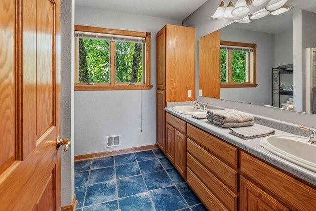 960 S Wayfare TRAIL, Summit, WI 53066