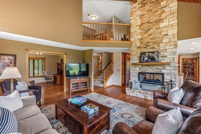 960 S Wayfare TRAIL, Summit, WI 53066