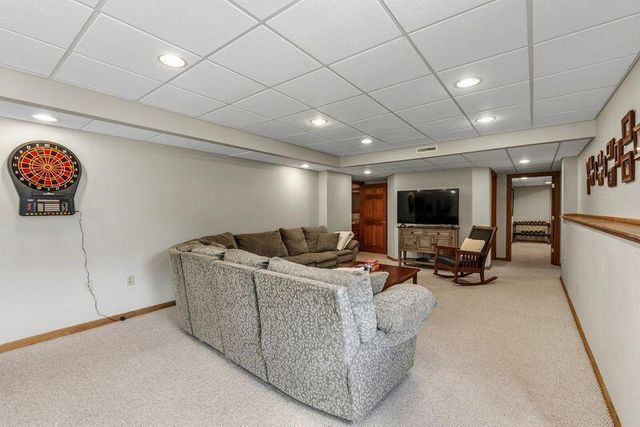 960 S Wayfare TRAIL, Summit, WI 53066