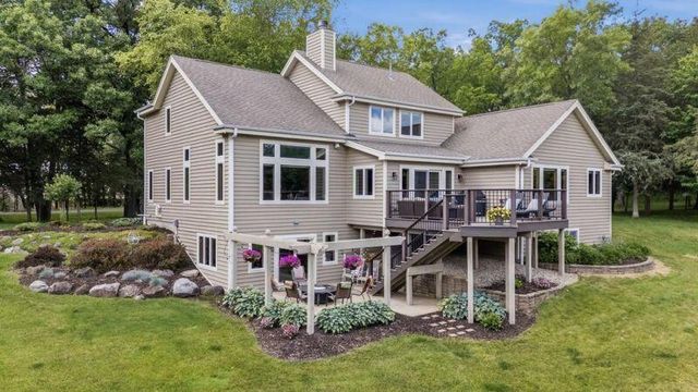 960 S Wayfare TRAIL, Summit, WI 53066