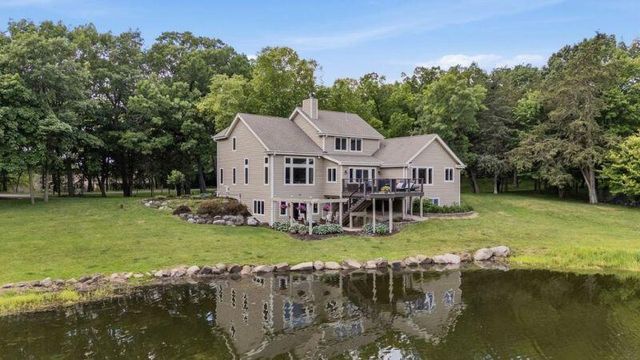 960 S Wayfare TRAIL, Summit, WI 53066
