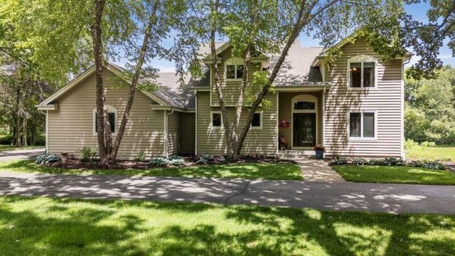 960 S Wayfare TRAIL, Summit, WI 53066