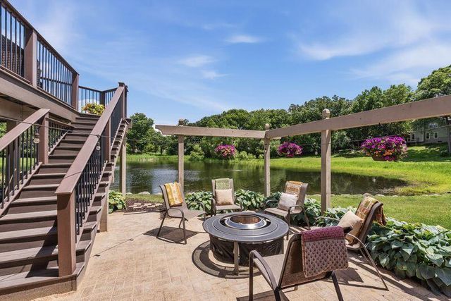 960 S Wayfare TRAIL, Summit, WI 53066