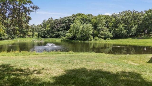 960 S Wayfare TRAIL, Summit, WI 53066