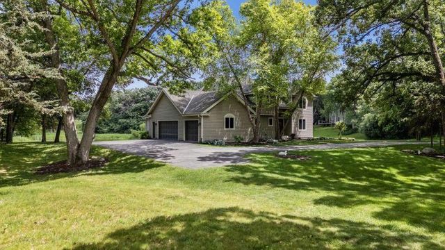 960 S Wayfare TRAIL, Summit, WI 53066