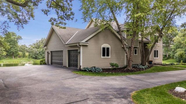960 S Wayfare TRAIL, Summit, WI 53066