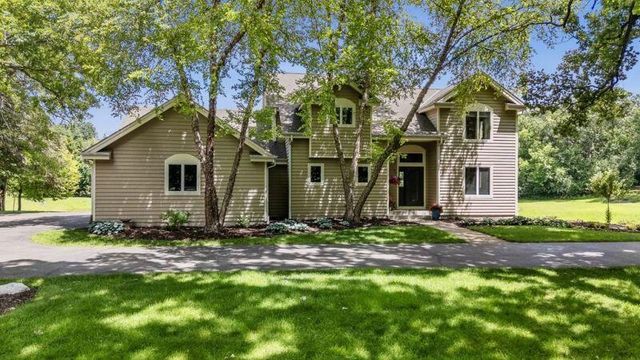 960 S Wayfare TRAIL, Summit, WI 53066