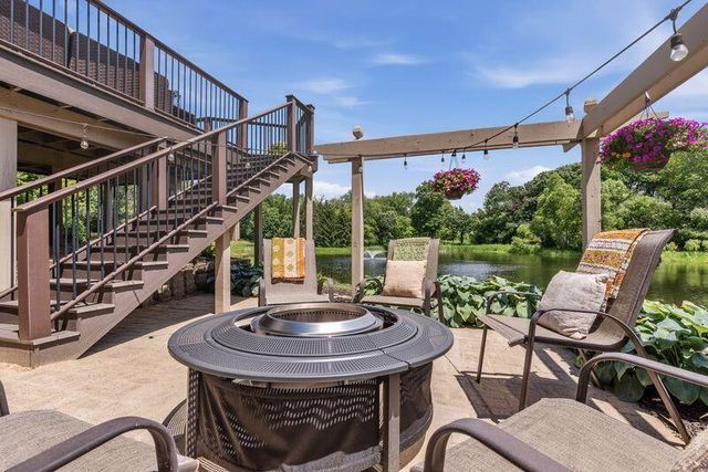 960 S Wayfare TRAIL, Summit, WI 53066