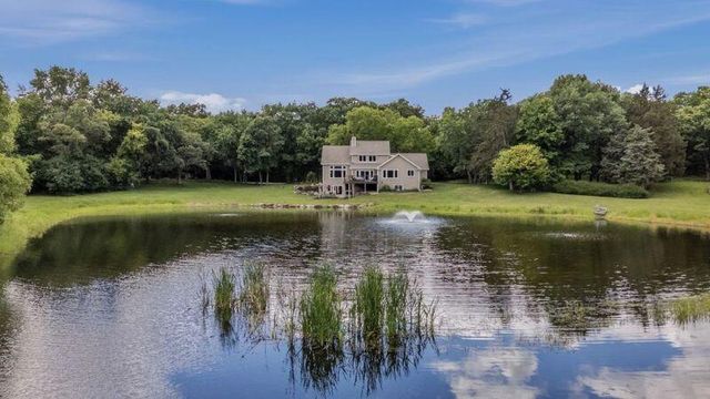 960 S Wayfare TRAIL, Summit, WI 53066