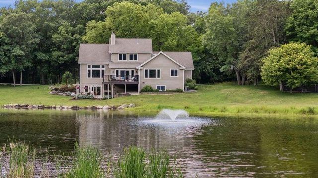 960 S Wayfare TRAIL, Summit, WI 53066