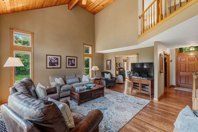 960 S Wayfare TRAIL, Summit, WI 53066