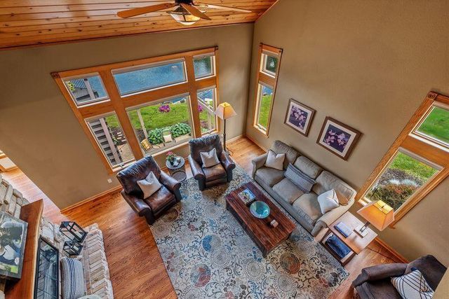 960 S Wayfare TRAIL, Summit, WI 53066