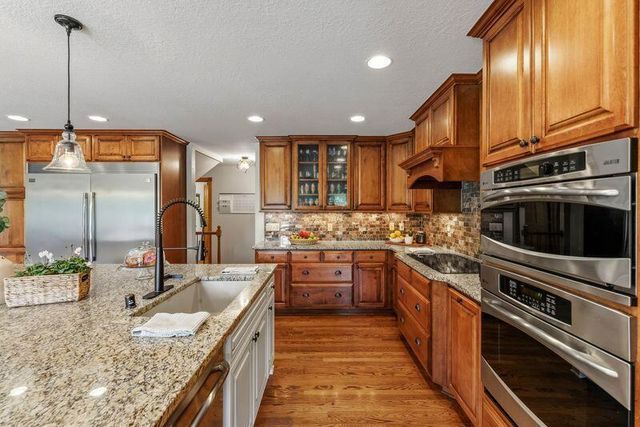 960 S Wayfare TRAIL, Summit, WI 53066