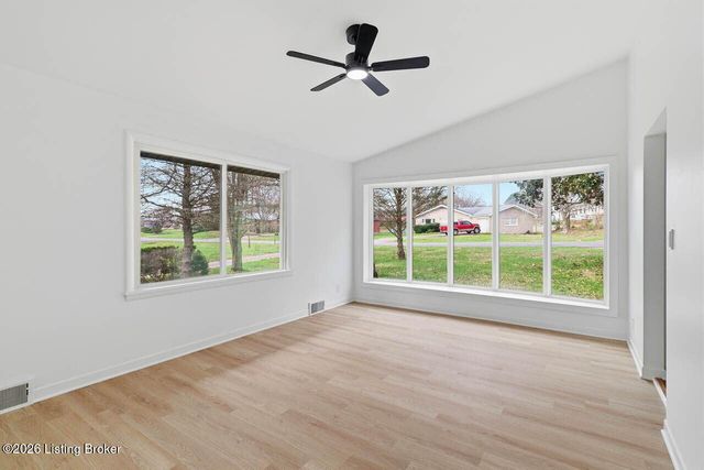 190 N Forrest Rd, Radcliff, KY 40160