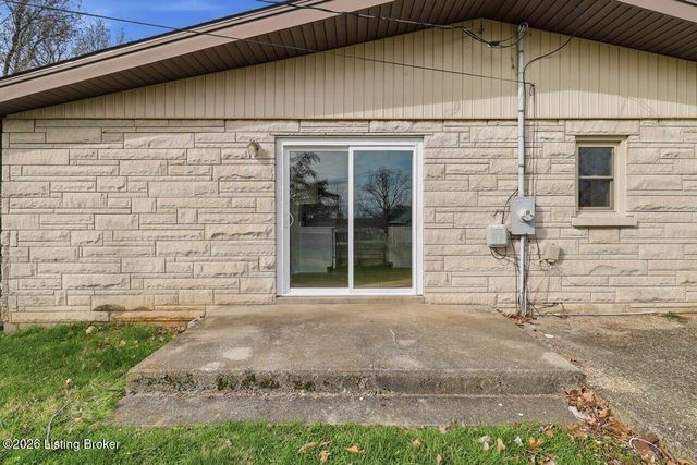 190 N Forrest Rd, Radcliff, KY 40160