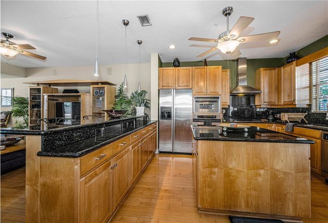 106 YACHT CLUB CIRCLE, North Redington Beach, FL 33708