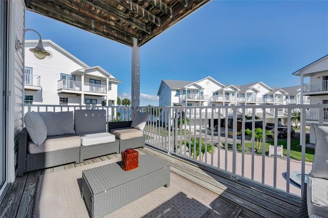 106 YACHT CLUB CIRCLE, North Redington Beach, FL 33708