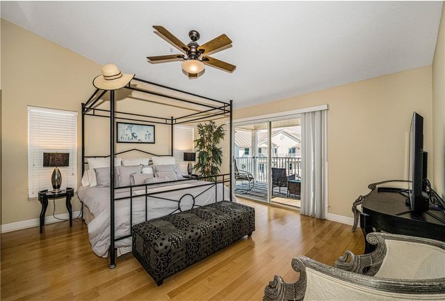 106 YACHT CLUB CIRCLE, North Redington Beach, FL 33708