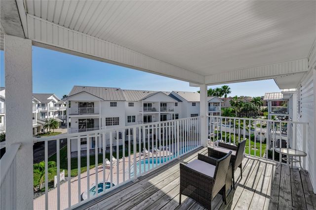 106 YACHT CLUB CIRCLE, North Redington Beach, FL 33708