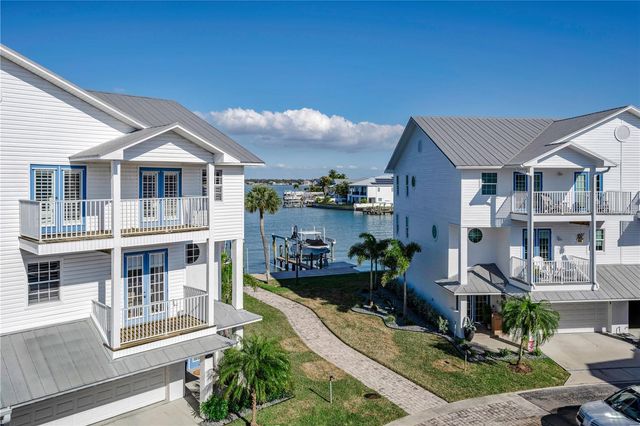 106 YACHT CLUB CIRCLE, North Redington Beach, FL 33708