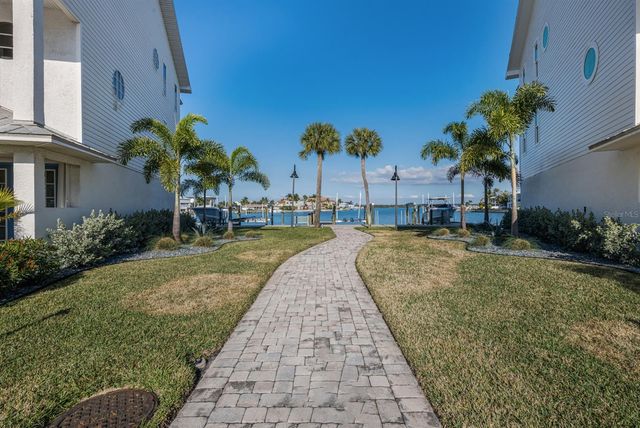 106 YACHT CLUB CIRCLE, North Redington Beach, FL 33708