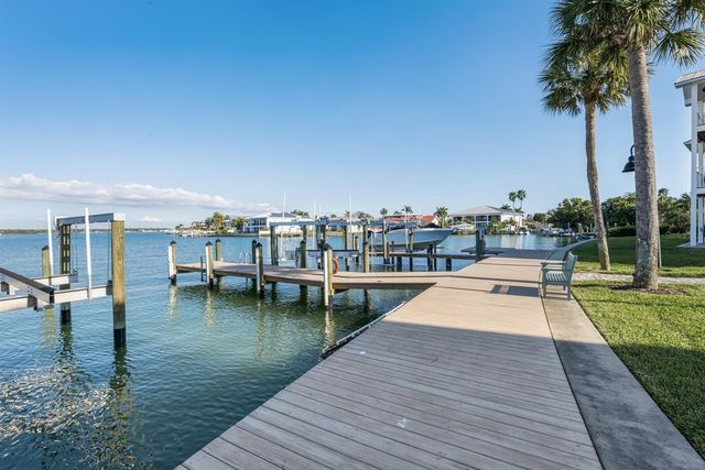 106 YACHT CLUB CIRCLE, North Redington Beach, FL 33708